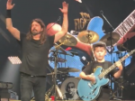 Video: Foo Fighters vytiahli na pódium 10-ročného chlapca. Takúto pecku od neho nečakali