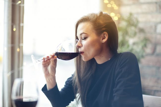 Vďaka tomuto jednoduchému triku bude každý pohár vína chutiť oveľa lepšie