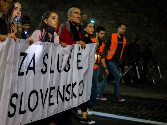 SIS tvrdí, že nemonitorovala organizátorov protestov Za slušné Slovensko