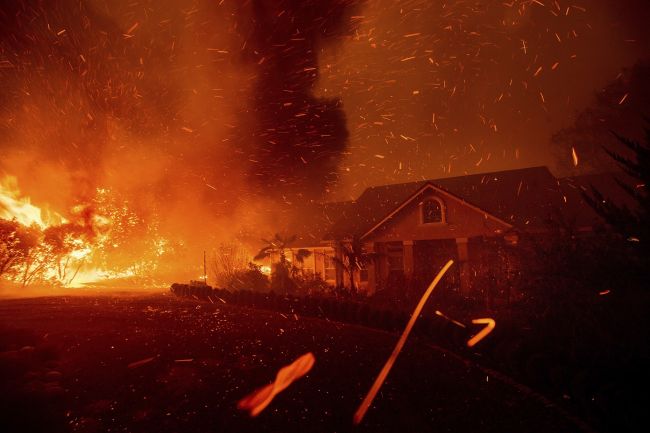 Požiar v severnej Kalifornii má už 81 obetí, na zozname nezvestných je 870 ľudí