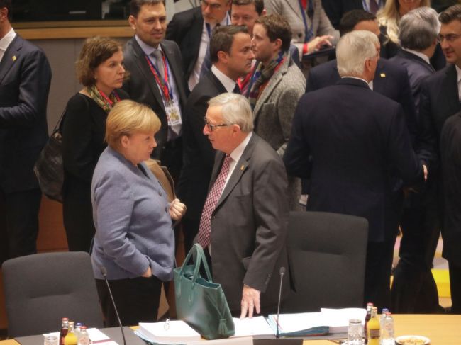 Lídri EÚ schválili dohodu o brexite