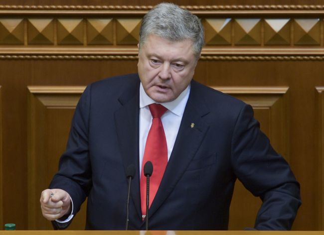 Porošenko: Rusko presúva k hranici armádu, hrozí otvorená vojna
