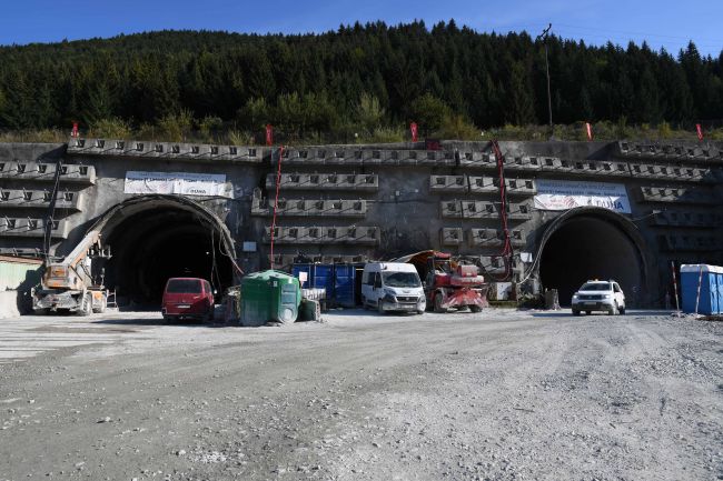 Podľa OĽaNO hrozí útlm alebo úplné zastavenie prác na tuneli Višňové