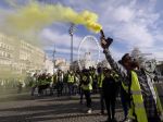 Šéf parížskej polície: Počas nepokojov horelo 112 áut, 130 barikád i 6 budov
