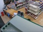 Video: Lupiči zabili na pumpe predavačku, sú na úteku