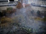 Francúzska vláda po protestoch zastaví zvyšovanie daní z palív