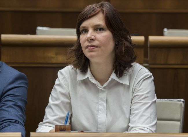Opozícia: Okolo demisie Lajčáka sa robí politické divadlo
