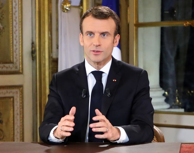 Prezident Macron oznámil zvýšenie minimálnej mzdy a daňové úľavy