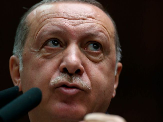 Erdogan: Vysielajte zábery aj z parížskych protestov
