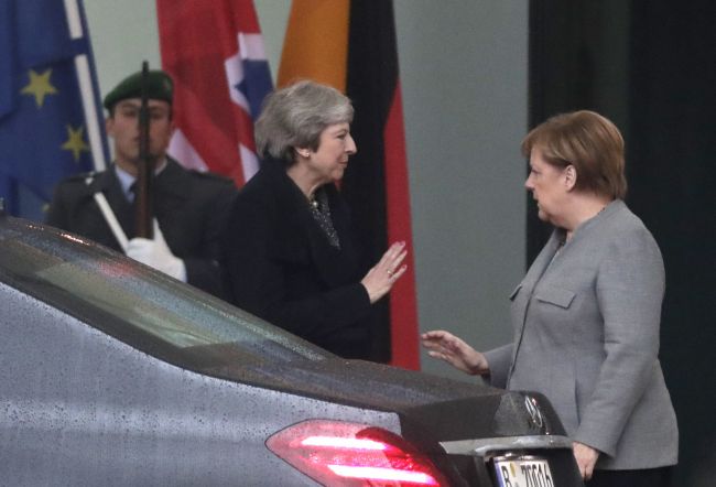 Merkelová odmietla opätovné otvorenie rokovaní o dohode o brexite
