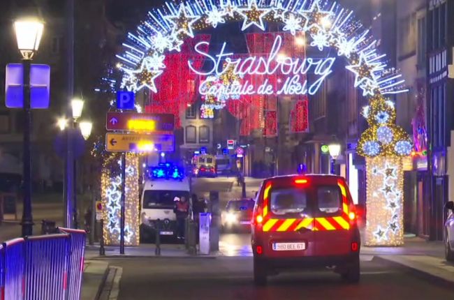Na vianočných trhoch v Štrasburgu sa strieľalo: traja mŕtvi a 13 zranených