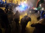 Polícia vytlačila demonštrantov z Kossuthovho námestia