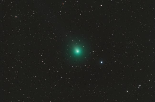 Vianočná kométa sa priblíži k Zemi. Kedy bude najjasnejšia?