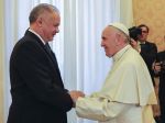 Andrej Kiska bol u pápeža, odovzdal mu vianočné gule zo Slovenska