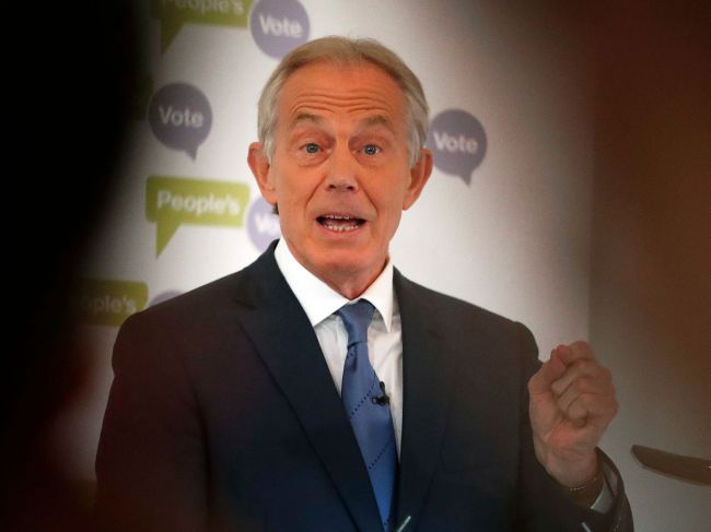 Tony Blair žiada od premiérky Mayovej ďalšie referendum