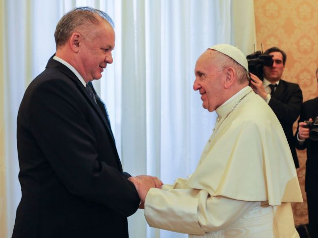 Pápež František poslal po prezidentovi Kiskovi dva dary, jeden pre Bezáka