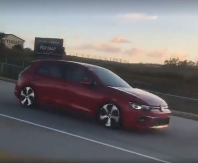 VIDEO: Toto je nový VW Golf bez maskovania!