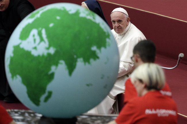 Pápež odkázal politickým lídrom: Neobviňujte migrantov zo všetkého zlého