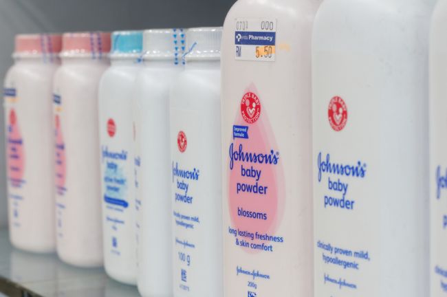 Súd zamietol odvolanie Johnson & Johnson proti rozsudku v škandále s azbestom 