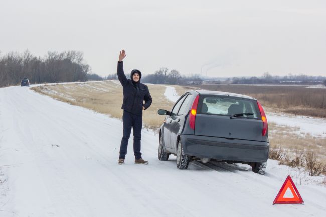 Cesty na Slovensku sú zjazdné, na niektorých úsekoch hrozí poľadovica