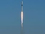 Raketa spoločnosti SpaceX po prvý raz vyniesla do vesmíru vojenskú družicu