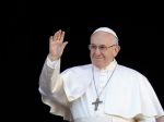 Pápež vo vianočnom posolstve vyzval na mier, spolužitie vo svete