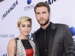 Miley Cyrus potvrdila, že sa vydala za herca Hemswortha