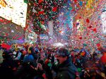 VIDEO: Na newyorskom Times Square vítal rok 2019 milión ľudí