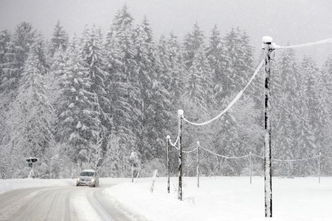 Husté sneženie bude pokračovať, na niektorých miestach Slovenska napadlo vyše 80 cm