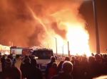 Video: Holanďania vítali nový rok ohnivými tornádami, úrady hovoria o konci tradícií