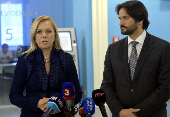 Podľa Kaliňáka je kariéra Sakovej absolútne transparentná, ide nezávislou cestou