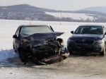 Pri zrážke troch áut neďaleko Košíc utrpeli ťažké zranenia dvaja vodiči