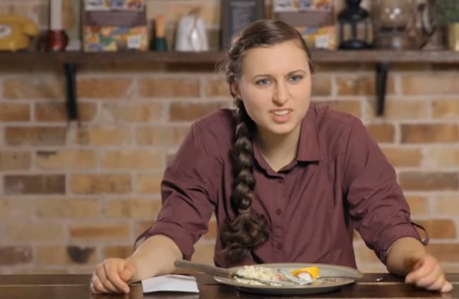 Video: Ako zhodnotí kapra a zemiakový šalát Nór, Kanaďanka, Austrálčanka či Ind?