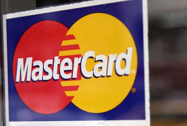 Spoločnosť Mastercard si zmenila logo. Nový dizajn rozčúlil mnohých zákazníkov