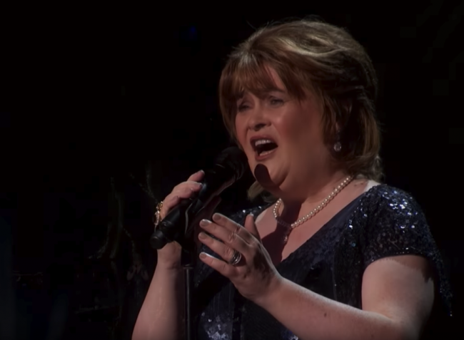 Video: Susan Boyle sa vrátila do Talentu. Za tento výkon si zaslúžila bzučiak