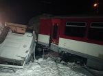 Pri Čadci sa zrazil osobný vlak s kamiónom