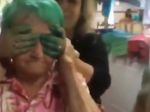 Video: Rodičia a manžel jej zakazovali farbu na vlasy. Po 80 rokoch si konečne splnila sen