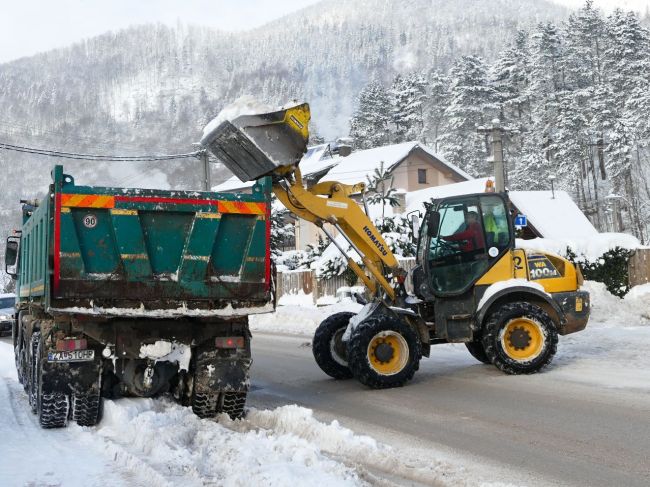 Na severe Slovenska môže napadnúť 50 cm nového snehu