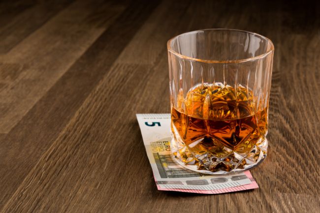 Slováci sú v top desiatke krajín EÚ vo výdavkoch na alkohol