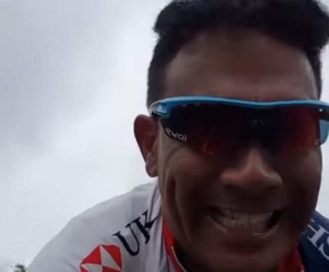 Video: Cyklista prekonal pretekárov z Tour de France. Takouto rýchlosťou šprintoval