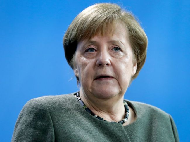 Merkelová: Londýn musí prísť rýchlo s návrhmi, ktoré získajú väčšinu