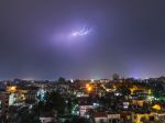 Blesky zabili tínedžerku a 30-ročného muža
