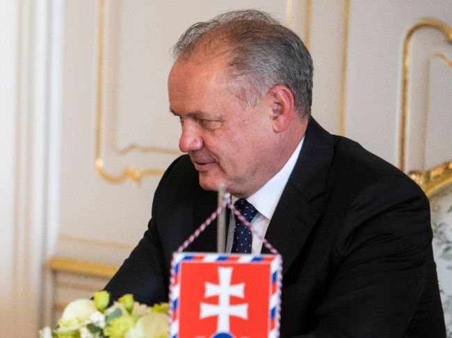 Prezident sa chce budúci týždeň stretnúť s ministerkou Sakovou