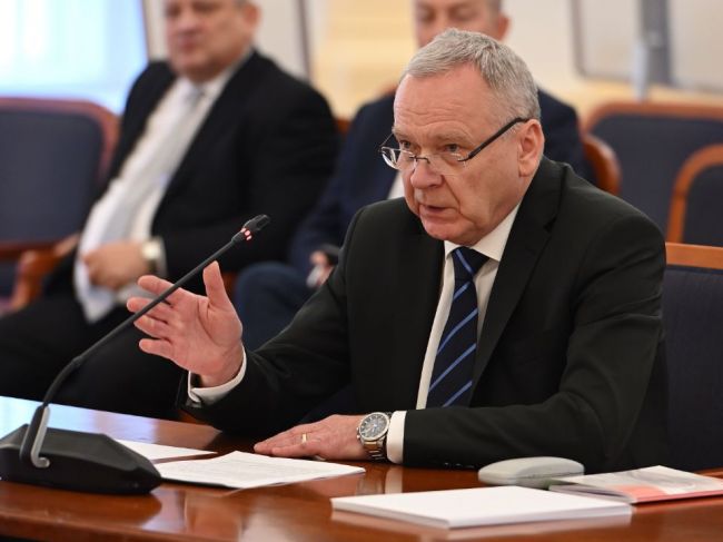 Peter Kresák sa vzdá členstva v ústavnoprávnom výbore