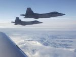 Stíhačky z USA a Kanady vzlietli k ruským bombardérom