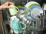 Prečo neoplachovať riad predtým, ako ho vložíte do umývačky?