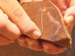 Video: Baníci z Austrálie objavili nadrozmerný opál. Vnútri kameňa sa skrývalo prekvapenie