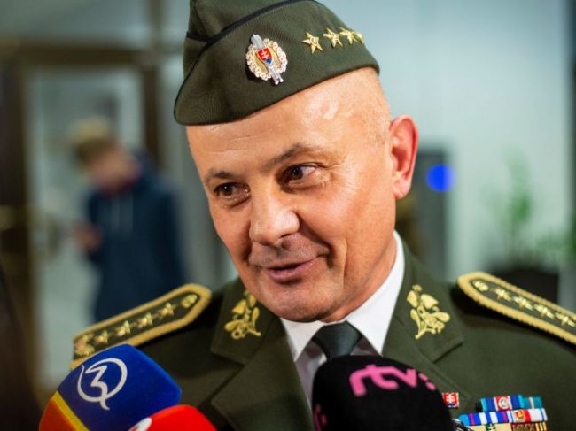 Riaditeľ Vojenského spravodajstva zodpovedal otázky o komunikácii Glváča so Zsuzsovou