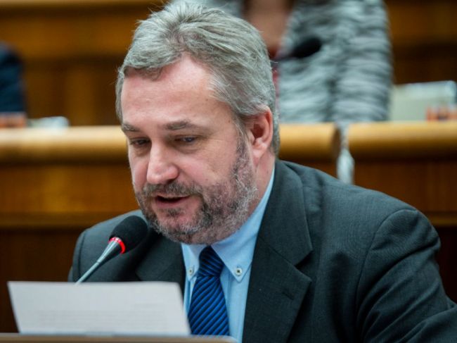 Dostál: Zákon o majetkových priznaniach je príliš bezzubý a tvrdý