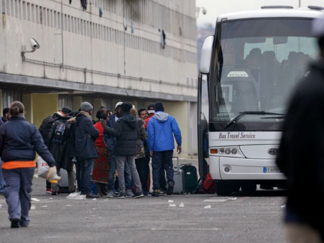 Mimovládne organizácie vyzvali EÚ, aby prestala vracať migrantov do Líbye